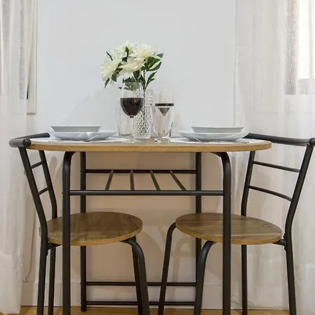 -malagasunapts-estudio Picasso Capuchinos דירה *